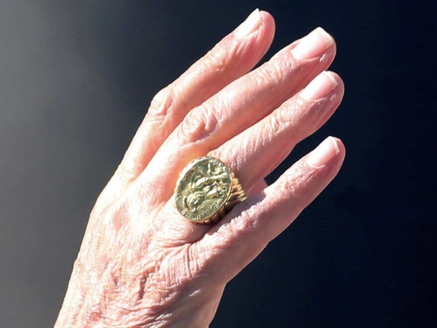 ¿Que es el anillo del Pescador y por que debe ser destruido cuando muere el papa