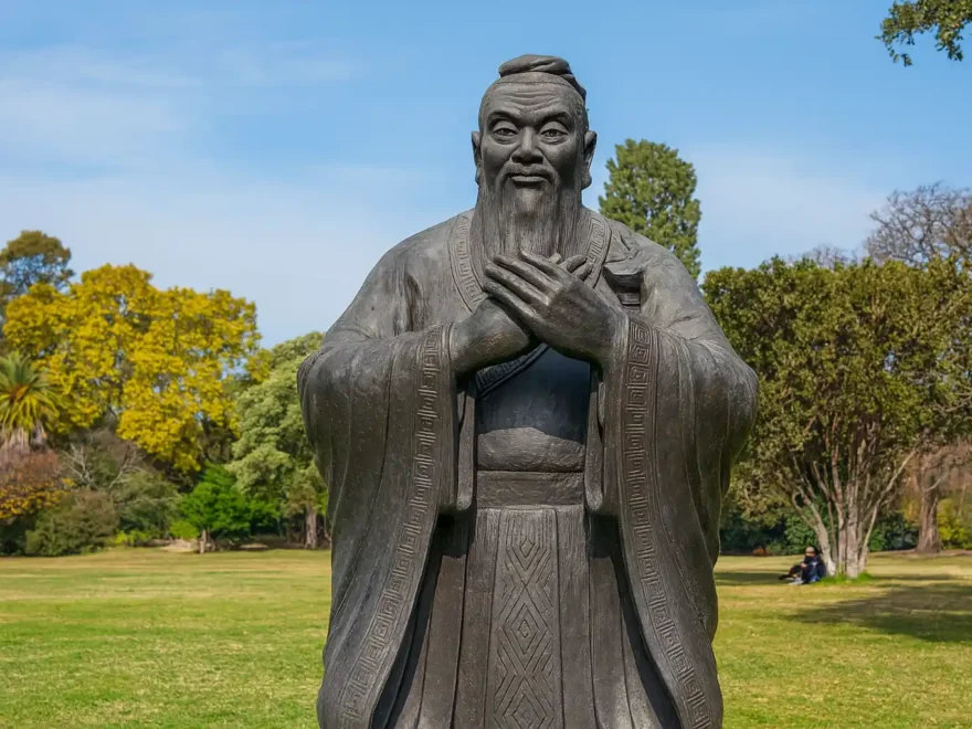 Monumento a Confucio en Plaza Sicilia donacion de la Republica Popular China