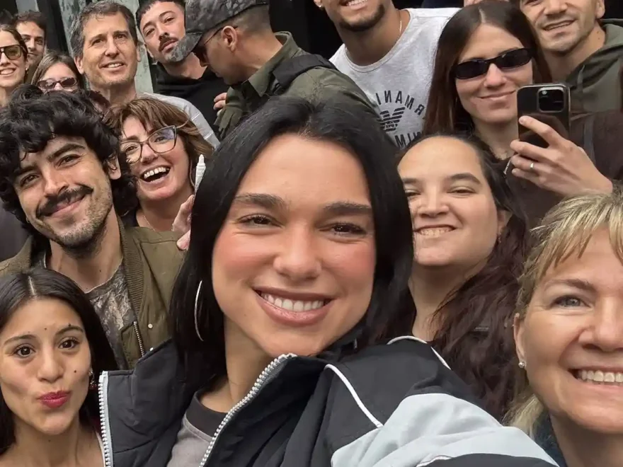 el restaurante Las Flores Dua Lipa