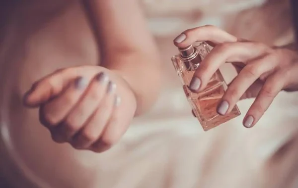 rosa mujer perfume moda manos unas