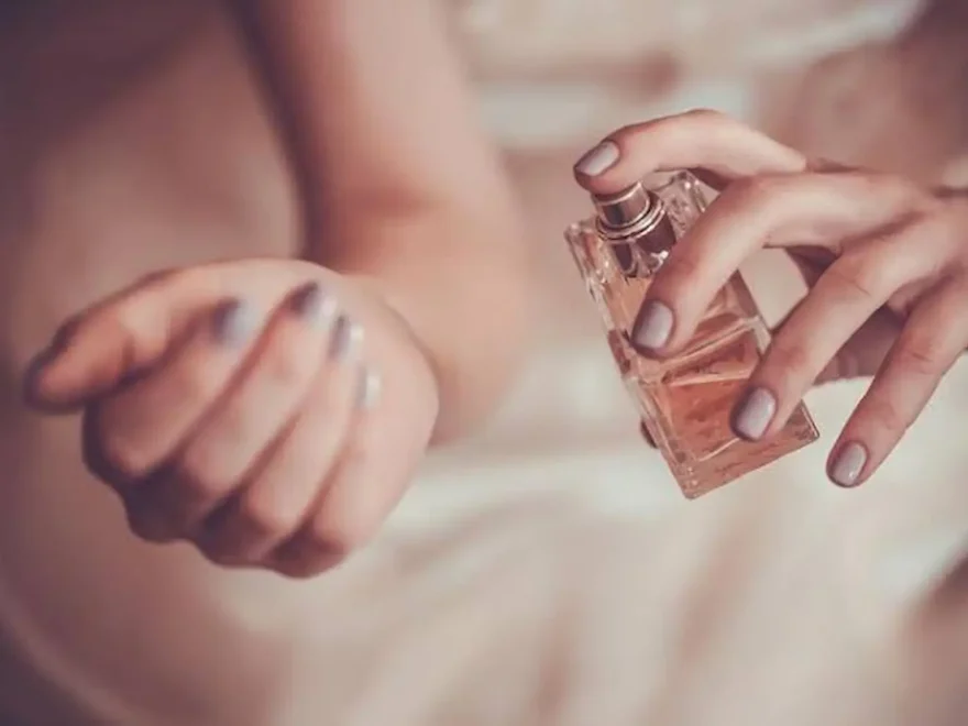 rosa mujer perfume moda manos unas